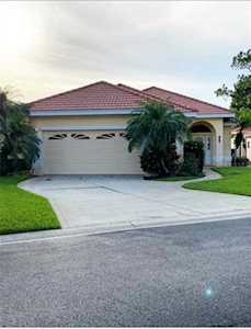 1122 Shoreline Ln Winter Haven, FL 33884