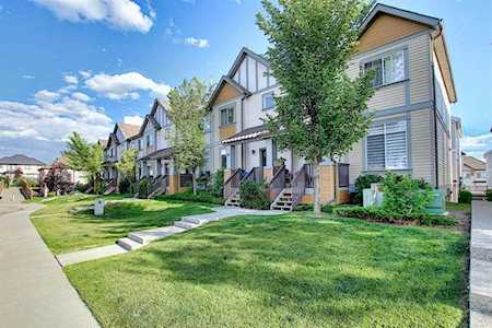 300 Evanscreek Ct NW #33 Calgary, AB T3P 0B8
