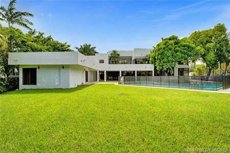 20251 NE 25th Ave Miami, FL 33180