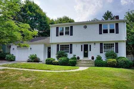 5 Hathaway Circle Arlington, MA 02476