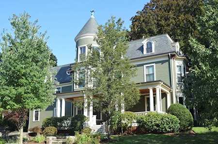 302 Mount Vernon Street Newton, MA 02465