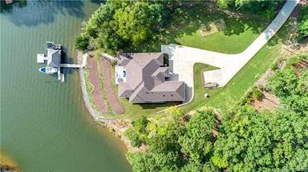 401 Squirrel Ln Lake Wylie, SC 29710