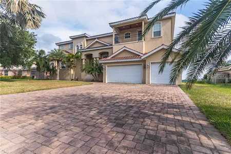 1762 Southpointe Dr Sarasota, FL 34231