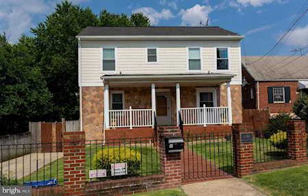 5426 Sargent Rd Hyattsville, MD 20782