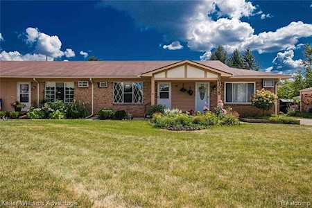 61035 11 Mile Rd #4 South Lyon, MI 48178