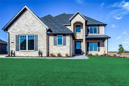 8708 W Flycatcher Place Bentonville, AR 72713