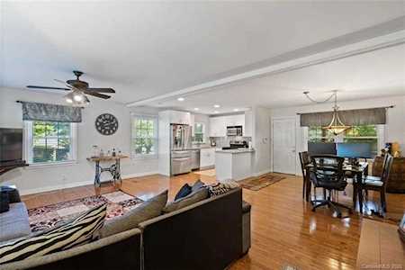 3938 Belshire Ln Charlotte, NC 28205