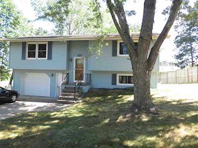 2471 Red Pine Ct Portage, WI 53901