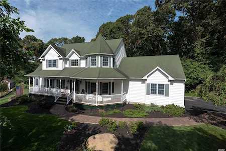 72 Cambridge Court Wading River, NY 11792