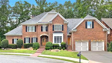 220 Lullwater Ct Roswell, GA 30075