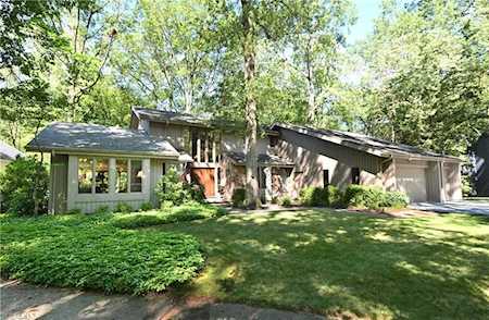 28813 W Oakland Rd Bay Village, OH 44140