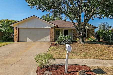 6317 Hunters Glen Drive Watauga, TX 76148
