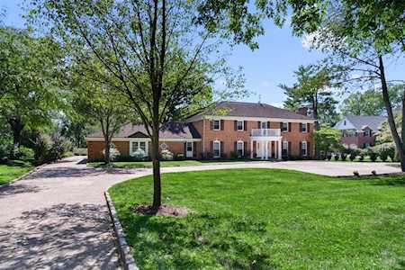 22 Muirfield Ln Town And Country, MO 63141