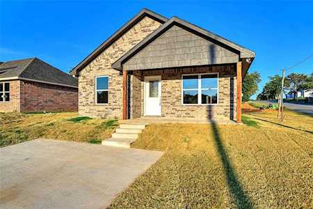 931 N Barrett Avenue Denison, TX 75020