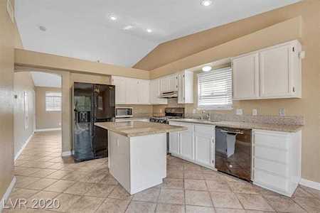 8013 Cimarron Ridge Dr #201 Las Vegas, NV 89128