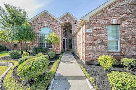5208 Winterberry Court Fort Worth, TX 76244