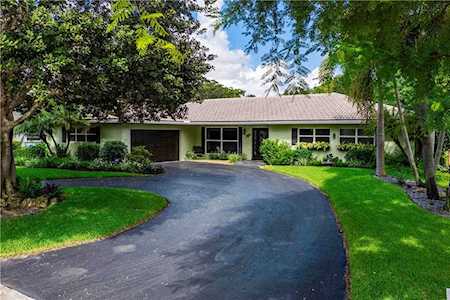 2074 NW 103rd Ter Coral Springs, FL 33071