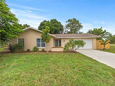 8901 Andover St Fort Myers, FL 33907