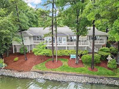34 Sunrise Point Rd Lake Wylie, SC 29710