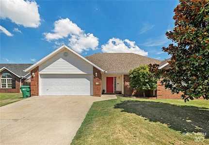 106 Fox Run Circle Centerton, AR 72719