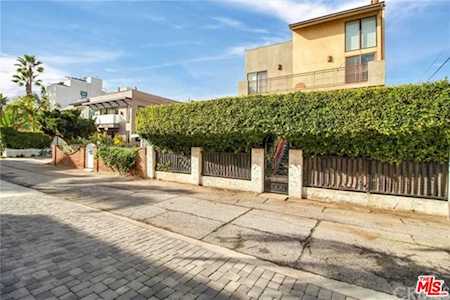 27 Union Jack Street #A Venice, CA 90292