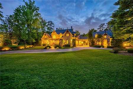 5620 Long Island Dr NW Atlanta, GA 30327