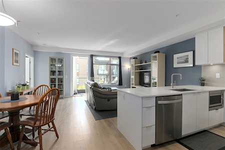 725 Marine Drive #305 North Vancouver, BC V7M 0G2