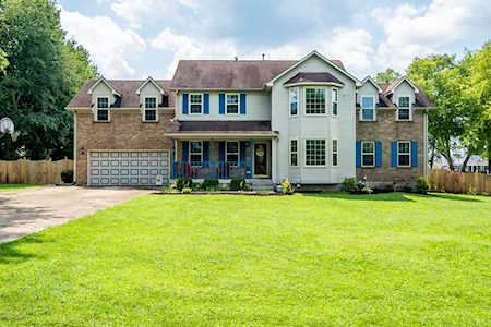 206 E Columbia Ln Shepherdsville, KY 40165