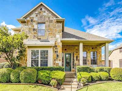 8009 Creek View Drive North Richland Hills, TX 76180