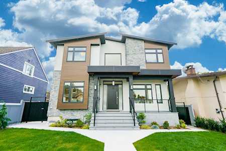 8480 13th Avenue Burnaby, BC V3N 2G9