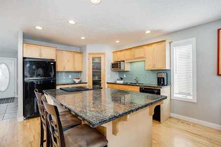 2025 17 Ave NW Calgary, AB T2M 0S7