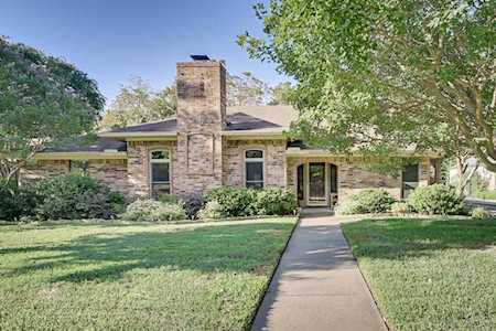 2932 S Creekwood Drive Grapevine, TX 76051