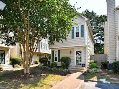 4815 Haymarket Dr Virginia Beach, VA 23462