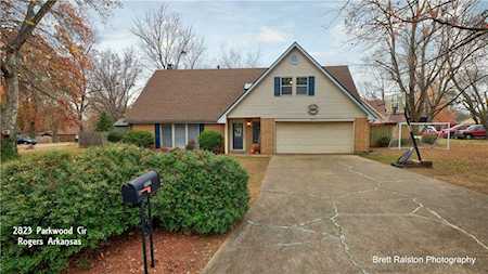 2823 Parkwood Circle Rogers, AR 72756