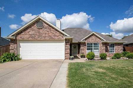 824 Ridgecrest Court Aubrey, TX 76227