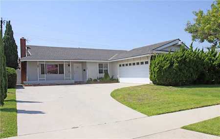 17581 Tamiko Circle Huntington Beach, CA 92649