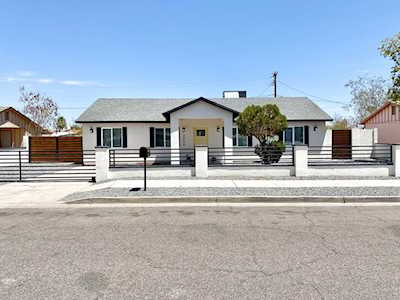 2046 E Vineyard Road Phoenix, AZ 85042