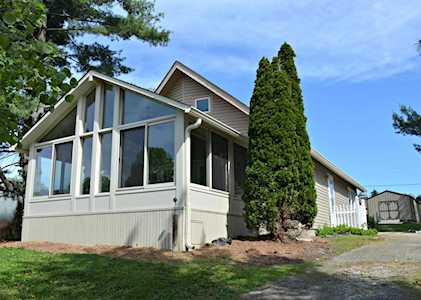 977 Trout Ln Shelbyville, KY 40065