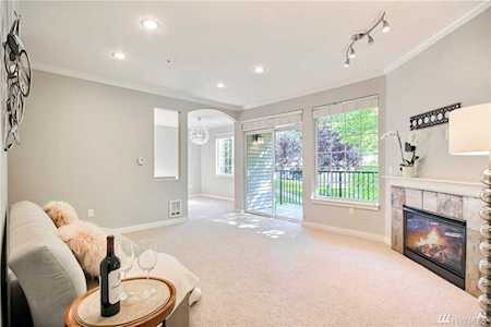25025 SE Klahanie #J202 Sammamish, WA 98029