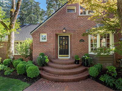 1318 Horseshoe Curv Lake Oswego, OR 97034