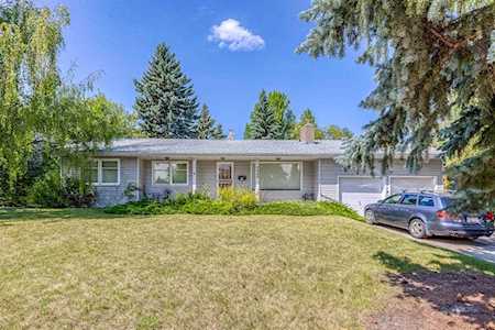 2440 Sovereign Crescent SW Calgary, AB T3C 2M2
