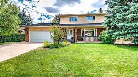 1023 Varsity Estates Dr NW Calgary, AB T3B 3B1