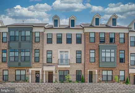 22580 Windsor Locks Square Ashburn, VA 20148