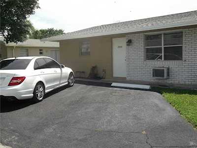 2713 NE Peer Ln Delray Beach, FL 33445