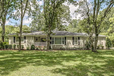 6112 Bresslyn Rd Nashville, TN 37205