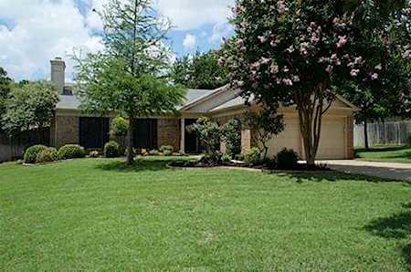 308 Deacon Drive Euless, TX 76039