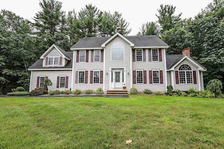 3 Carousel Ct Londonderry, NH 03053