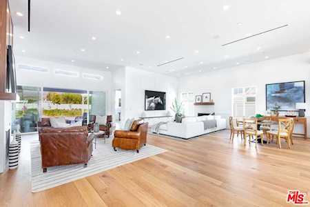 10160 Wealtha Avenue Sun Valley, CA 91352