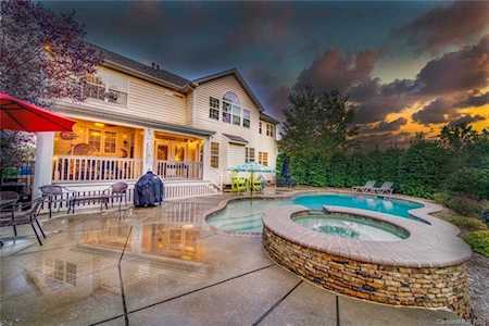 2002 Altara Ln Matthews, NC 28104
