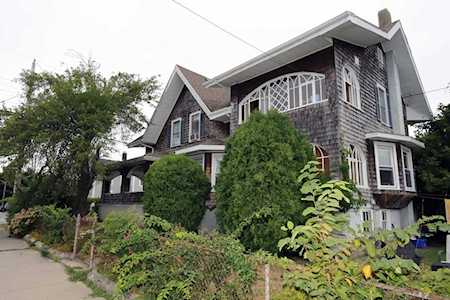72 Mount Pleasant St New Bedford, MA 02740
